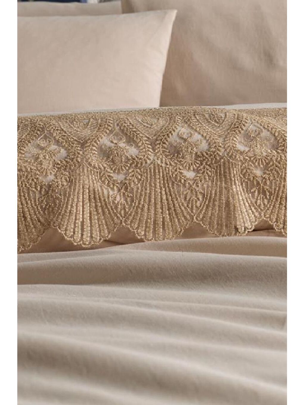 Karışık Fransız Dantelli Vase Çeyizlik Nevresim Takımı Cappucino-2