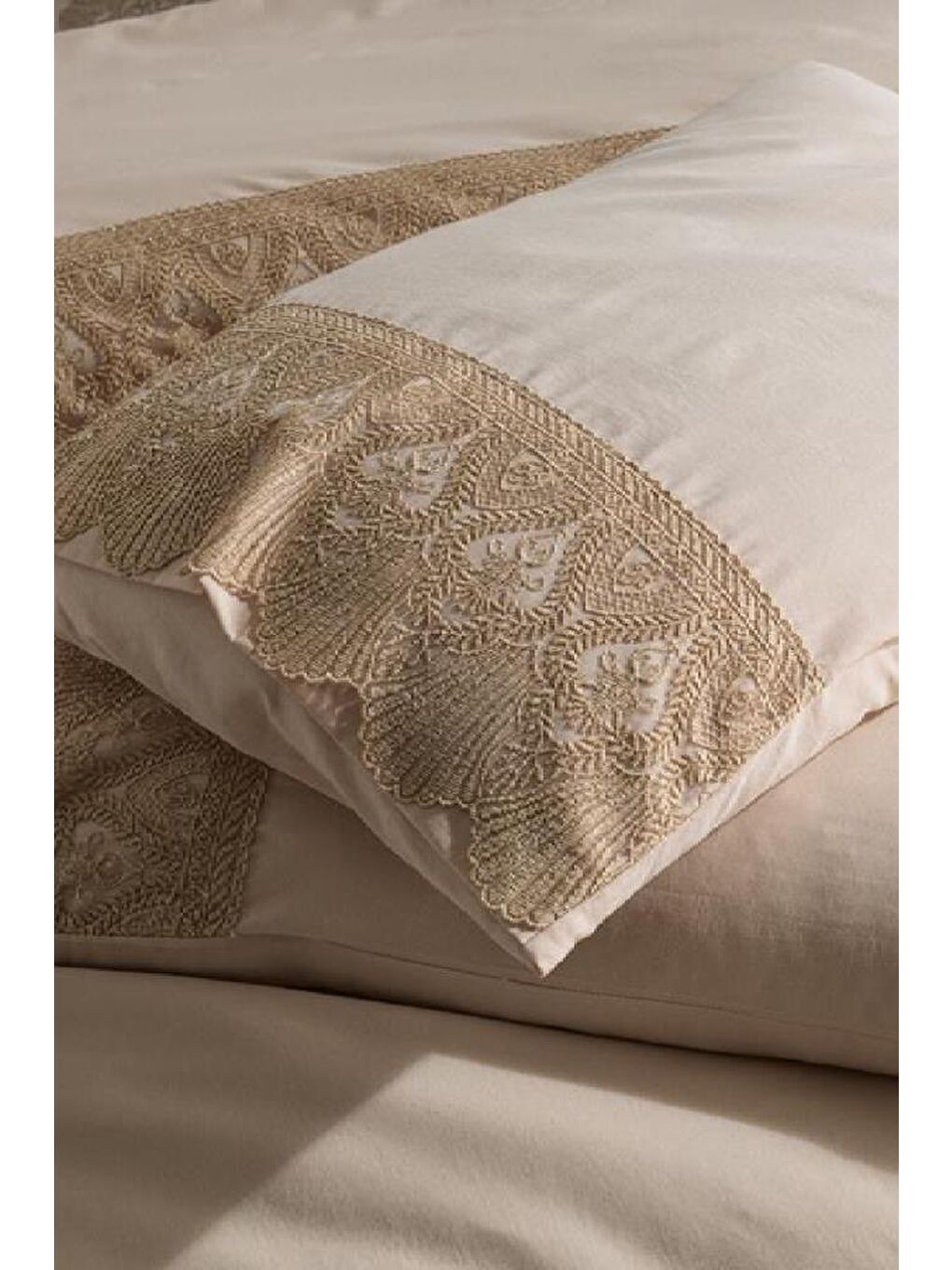 Karışık Fransız Dantelli Vase Çeyizlik Nevresim Takımı Cappucino-3