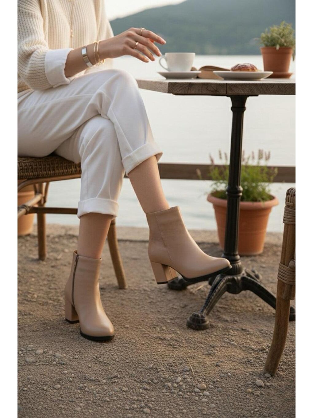 Bej Kadın Liva Nude Düz Topuklu Kısa Bot-2