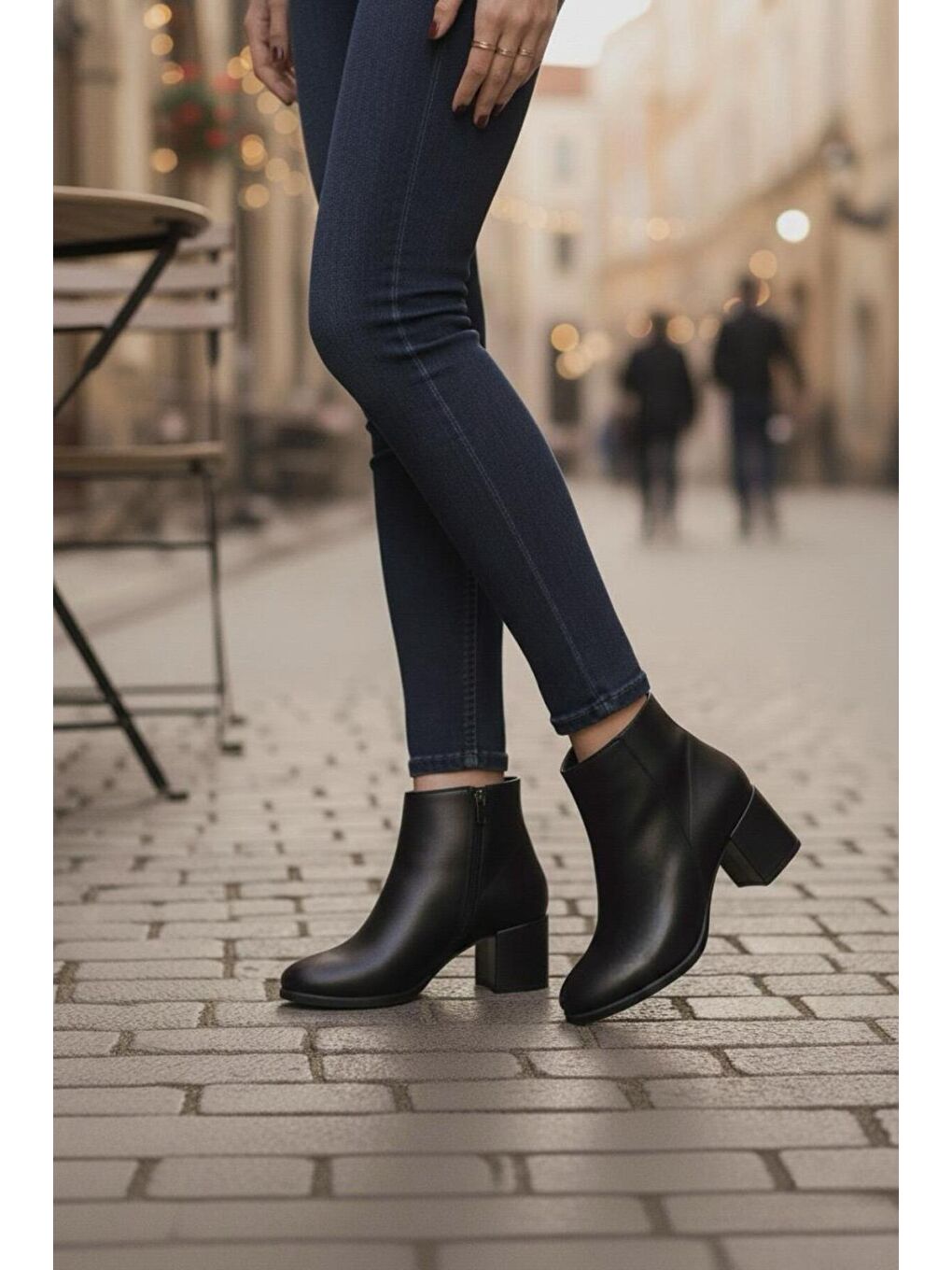 Kadın Liva Siyah Cilt Düz Topuklu Kısa Bot