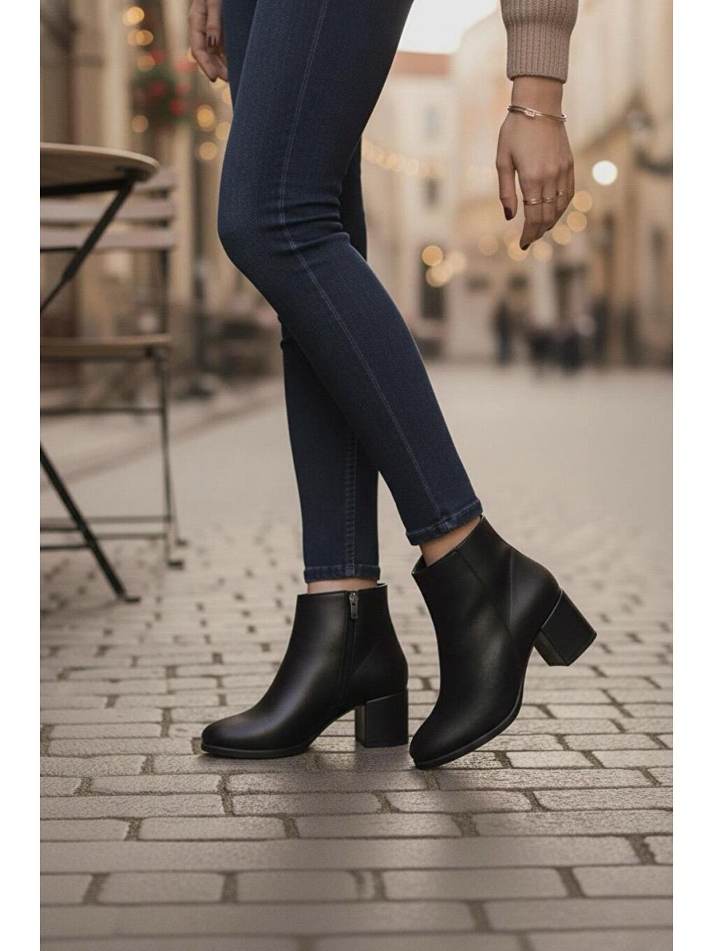Kadın Liva Siyah Cilt Düz Topuklu Kısa Bot-1