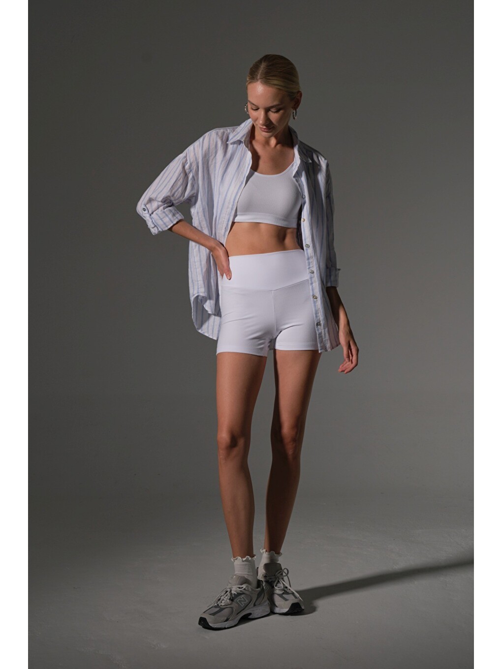 Beyaz yüksek bel toparlayıcı esnek kumaş, kadın spor taytı 10 cm comfortlux high rise hot pants-2