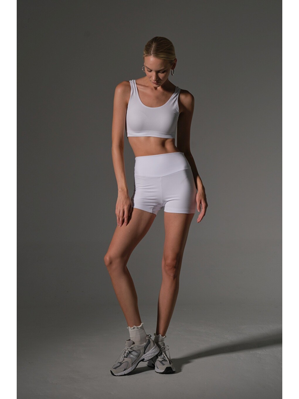 Beyaz yüksek bel toparlayıcı esnek kumaş, kadın spor taytı 10 cm comfortlux high rise hot pants-6