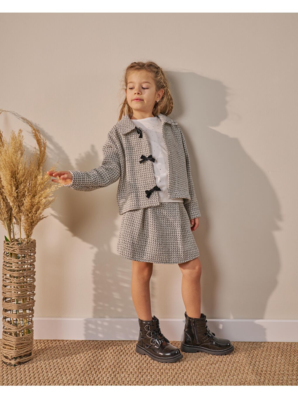 Kız Çocuk Pamuklu Siyah-Beyaz Dokulu Ceketli Etek Takım – T-Shirt Dahil 3'Lü-1