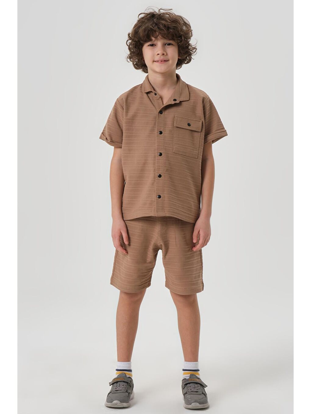 Kahverengi Çizgili Petek Kumaş Gömlek Düğme Detaylı Erkek Çocuk Alt Üst Takım