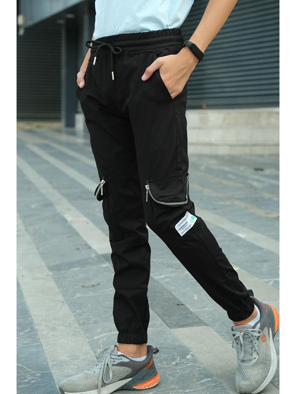 Siyah Erkek Çocuk Esnek Belli Kargo Cepli Jogger Pantolon-1