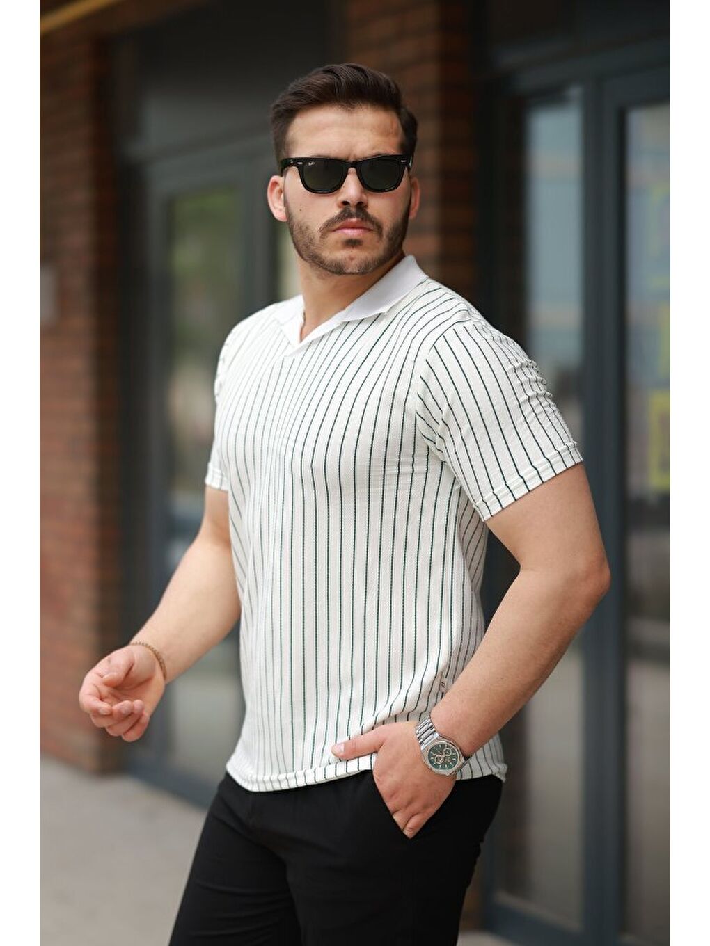 Beyaz Erkek Yakalı çizgi Desenli Kısa Kollu Tişört-1