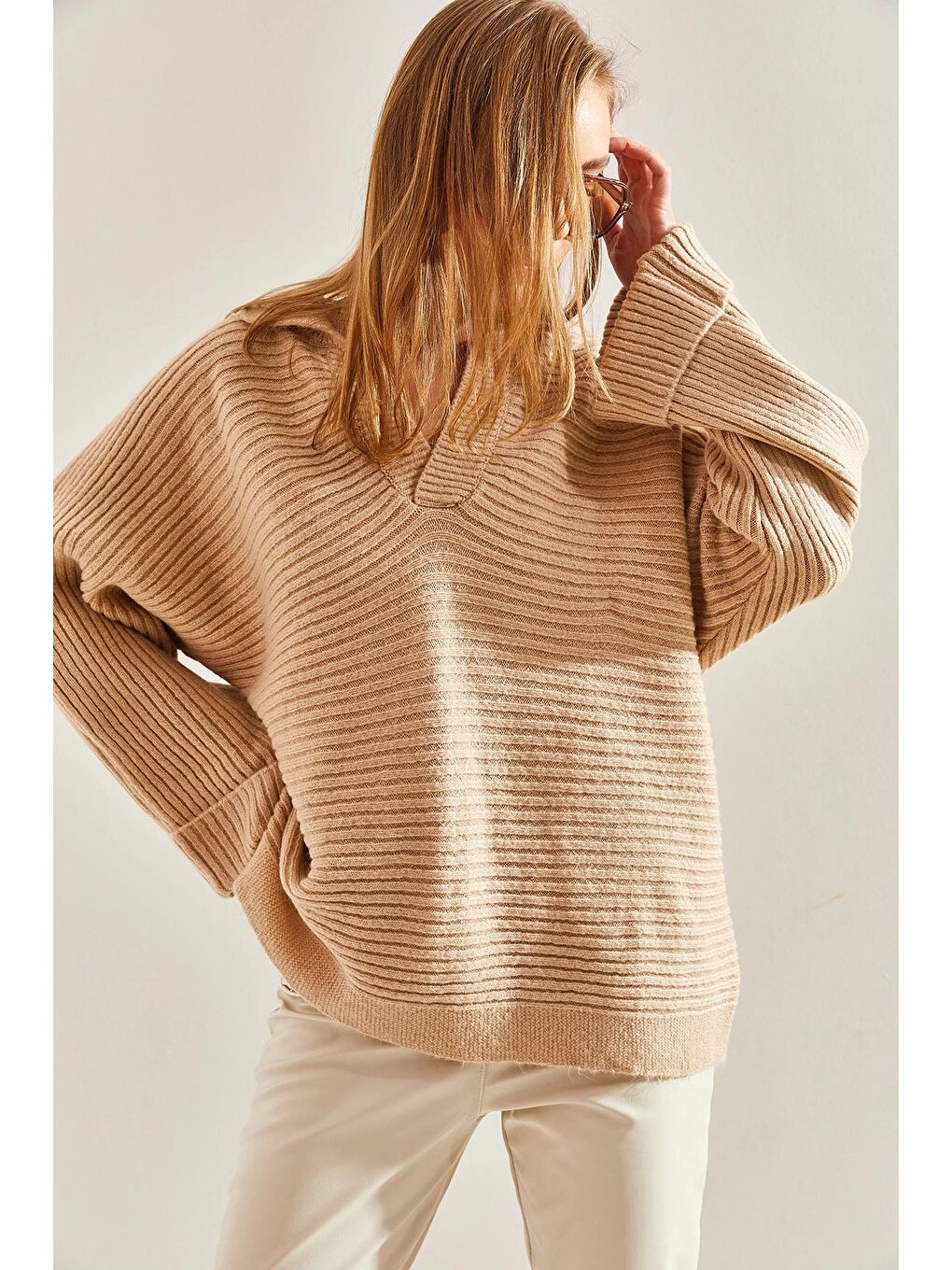 Bej Kadın Kendinden Kol Katlamalı Patlı Triko Kazak