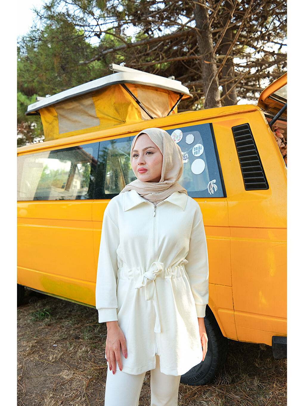 Kadın Bel Bağlamalı Takım Beyaz-1