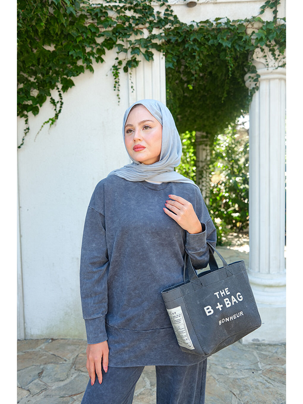 Gri Kadın Yırtmaç Detay Yıkama Takım Füme-1