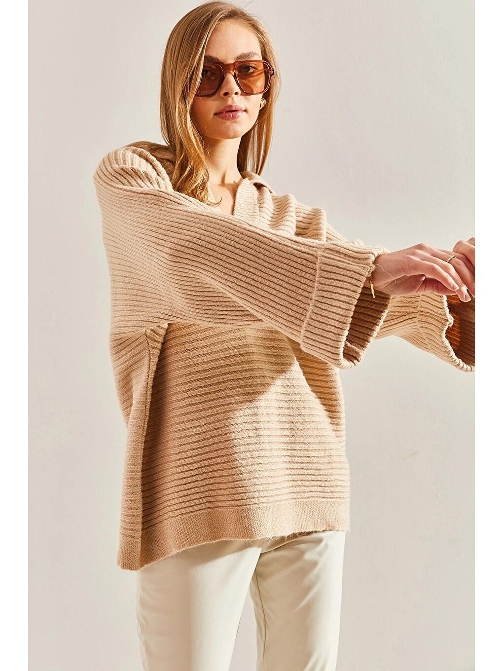 Bej Kadın Kendinden Kol Katlamalı Patlı Triko Kazak-4