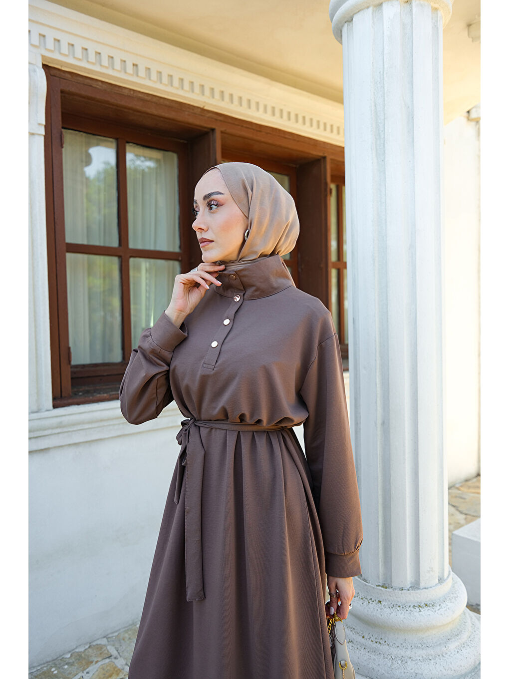 Kadın Yüksek Yaka Çıtçıtlı Elbise Kahverengi-1