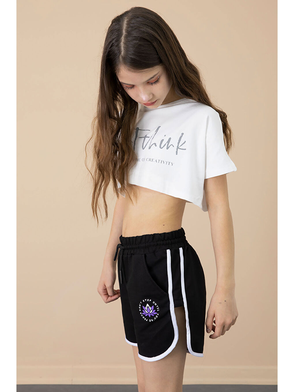 Siyah Yanları Yırtmaçlı Çiçek Baskılı Beli Lastikli Kız Çocuk Şort 20734