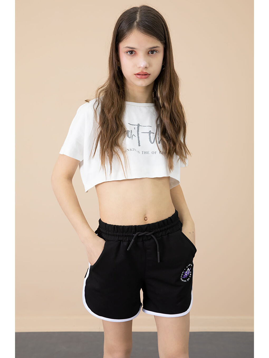 Siyah Yanları Yırtmaçlı Çiçek Baskılı Beli Lastikli Kız Çocuk Şort 20734-1