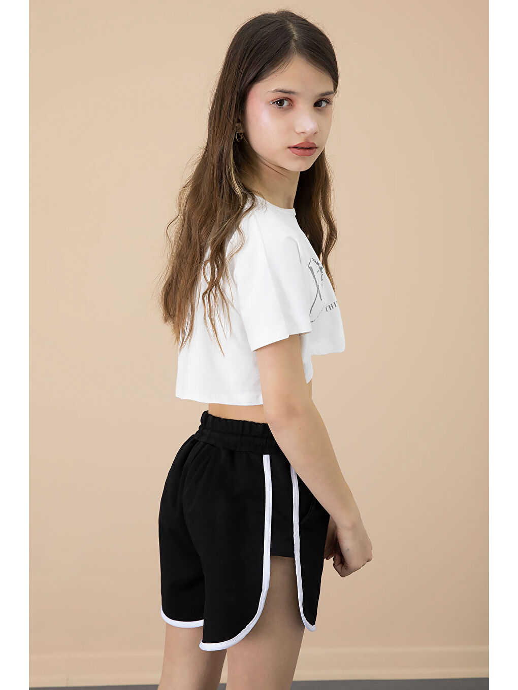 Siyah Yanları Yırtmaçlı Çiçek Baskılı Beli Lastikli Kız Çocuk Şort 20734-3