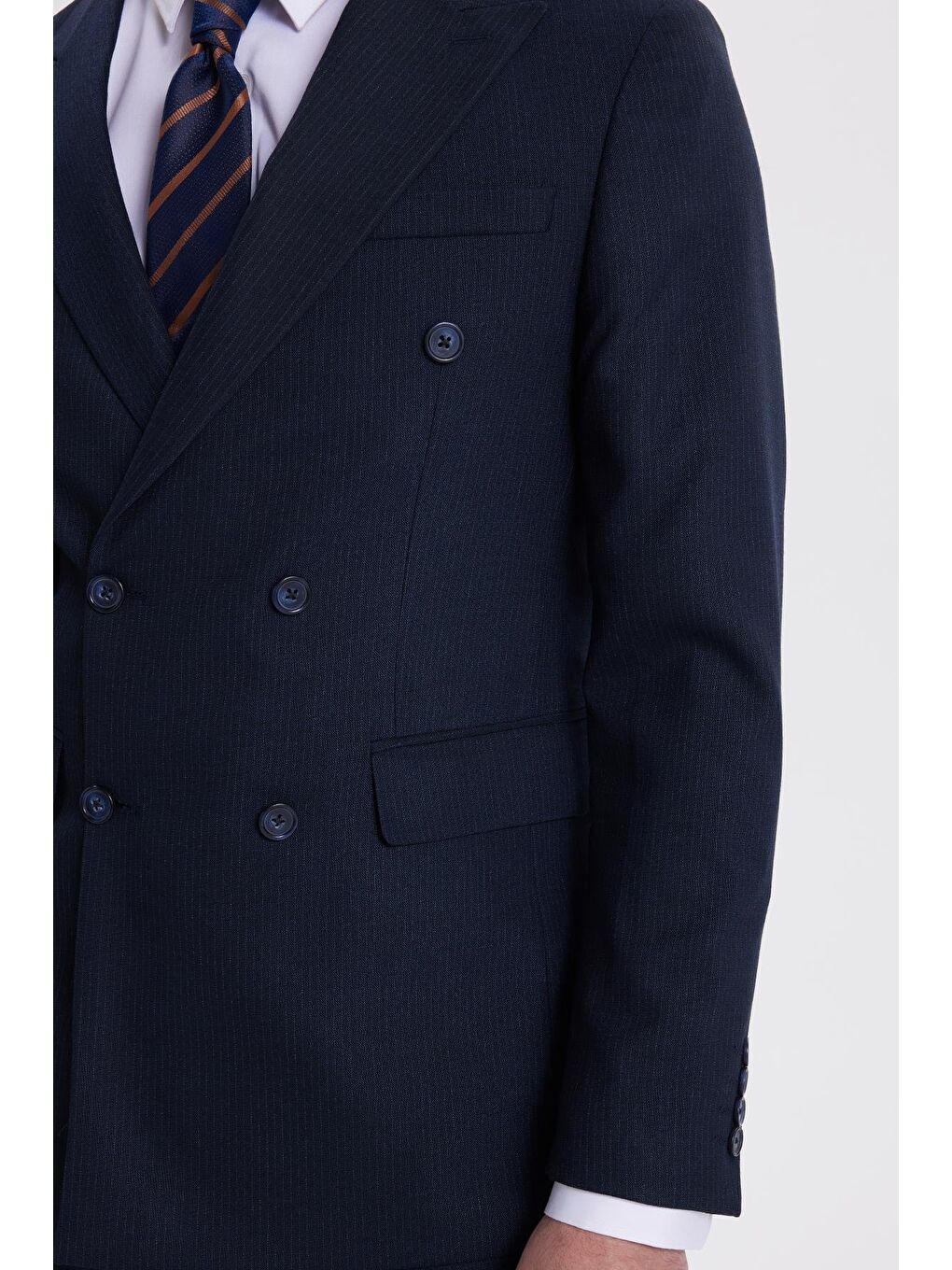 Erkek Slim Fit Sivri Yaka Çizgili Kapaklı Cepli Lacivert Takım Elbise-3