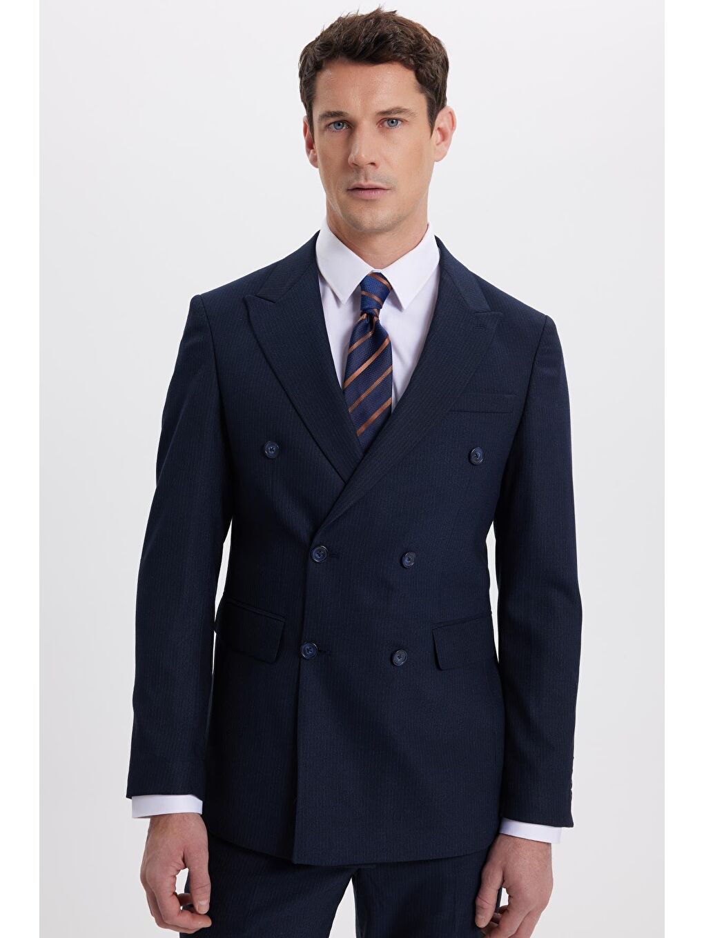 Erkek Slim Fit Sivri Yaka Çizgili Kapaklı Cepli Lacivert Takım Elbise-4