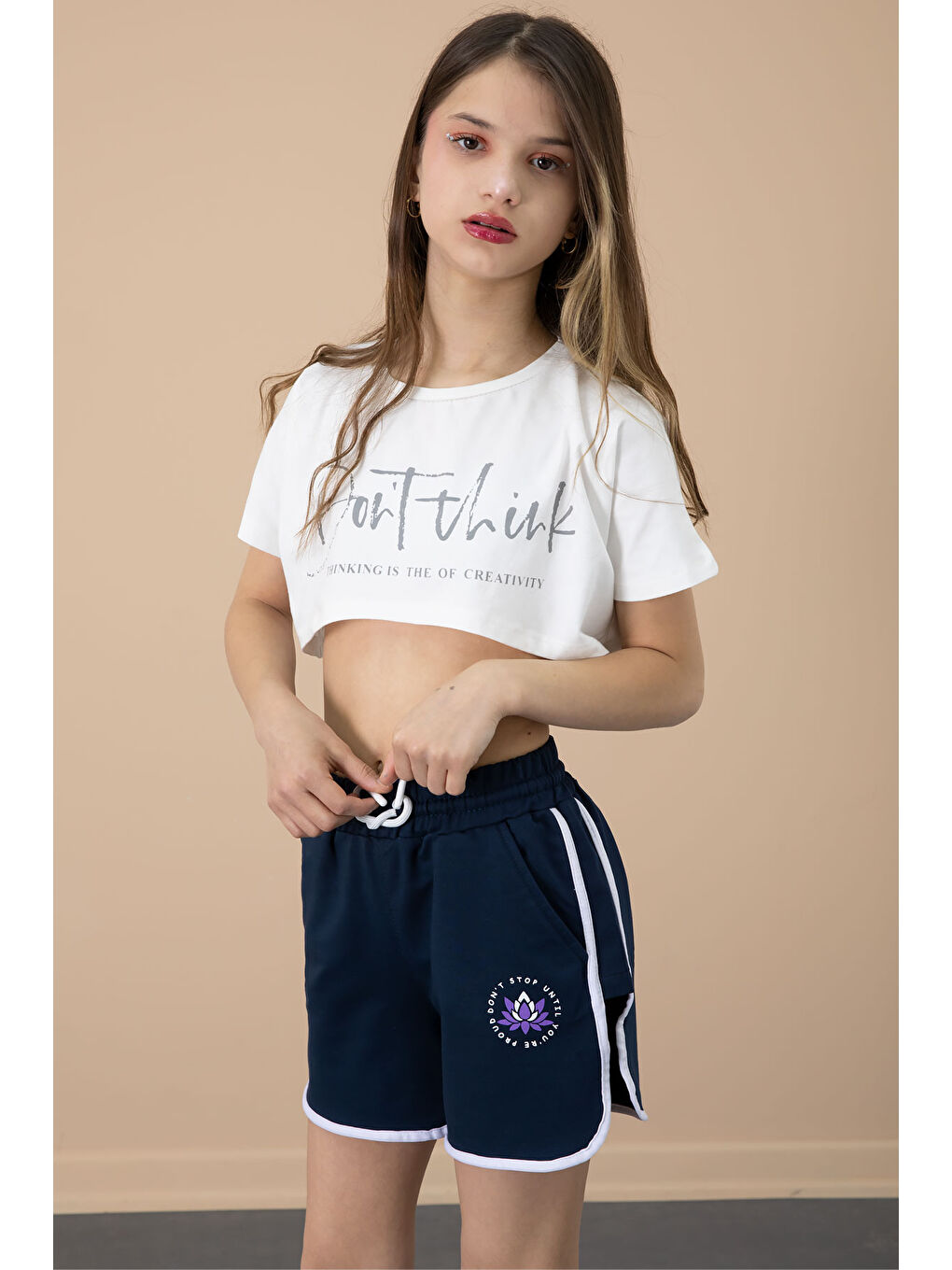 Lacivert Yanları Yırtmaçlı Çiçek Baskılı Beli Lastikli Kız Çocuk Şort 20735-2