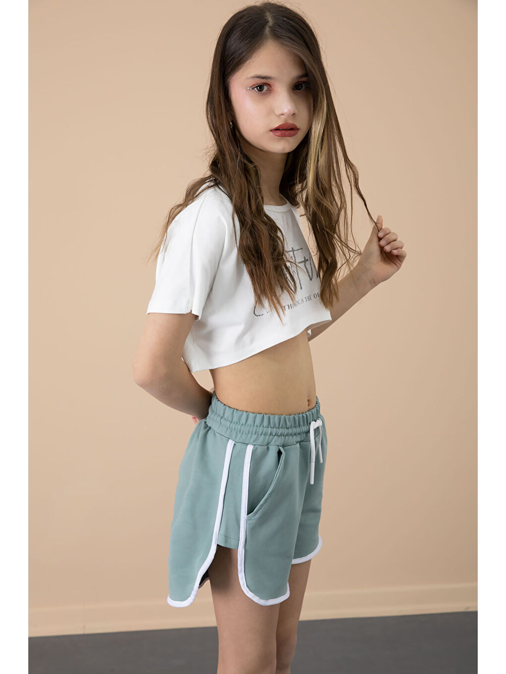 Yeşil Yanları Yırtmaçlı Çiçek Baskılı Beli Lastikli Kız Çocuk Şort 20741-3