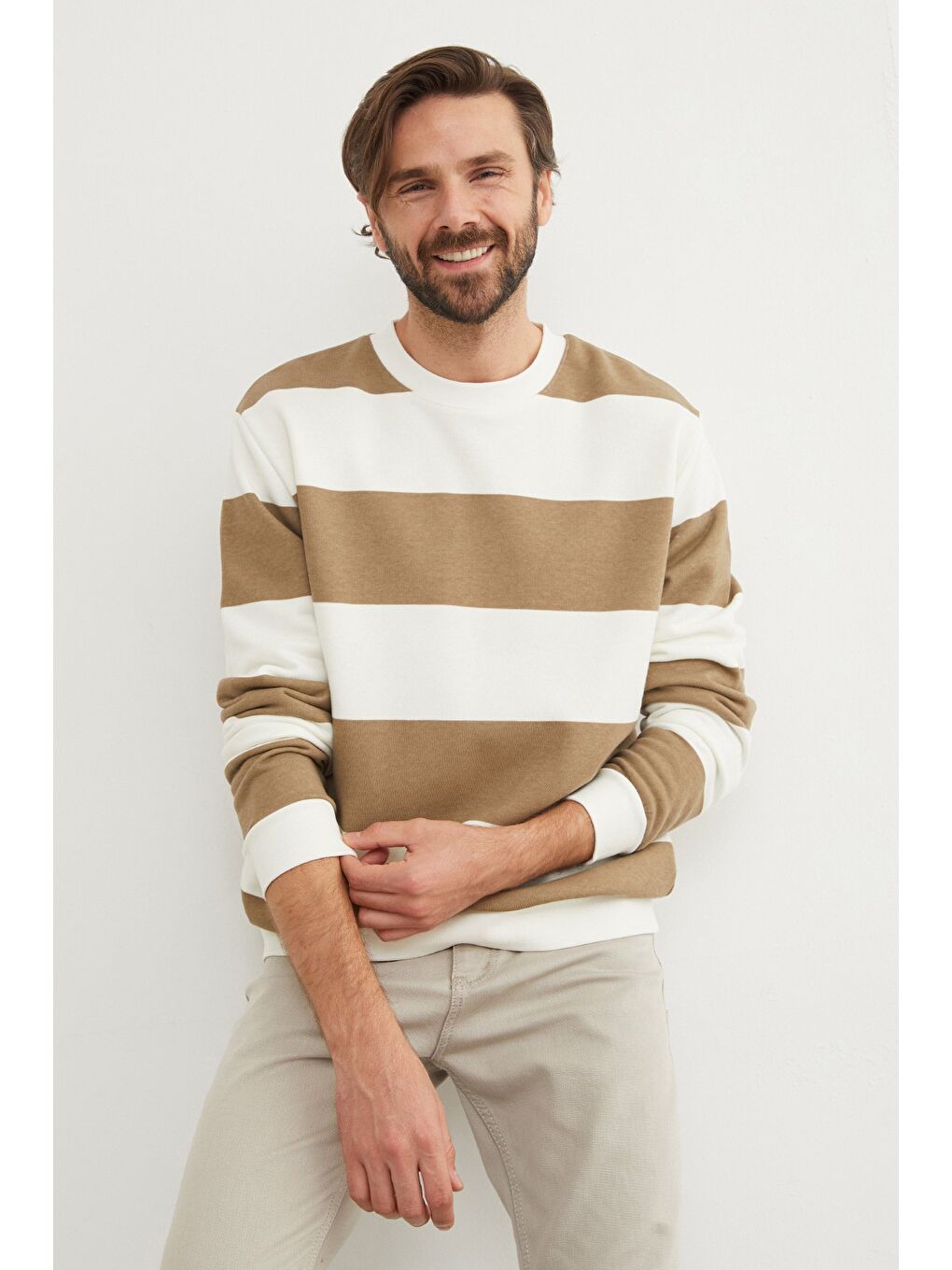 Bej Çizgili Bisiklet Yaka Sweatshirt