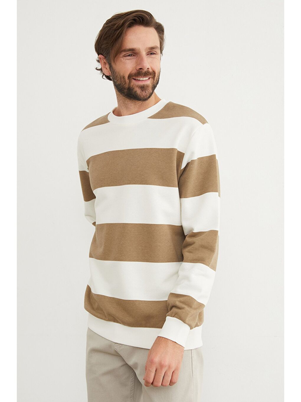 Bej Çizgili Bisiklet Yaka Sweatshirt-1