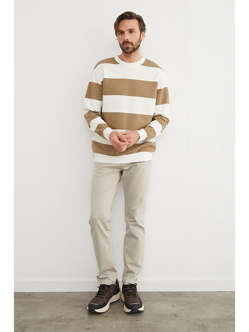 Bej Çizgili Bisiklet Yaka Sweatshirt-2