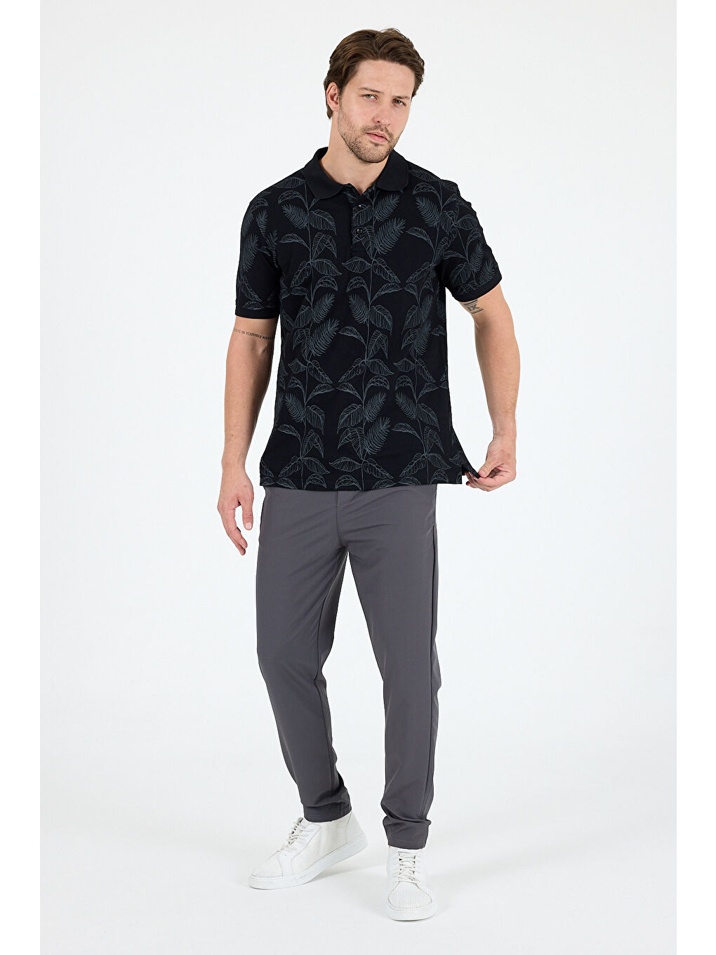 Siyah Erkek Polo Yaka Desenli Tişört – %95 Pamuk %5 Elastan – Şık, Esnek ve Rahat Kısa Kollu Tişört 0033-1