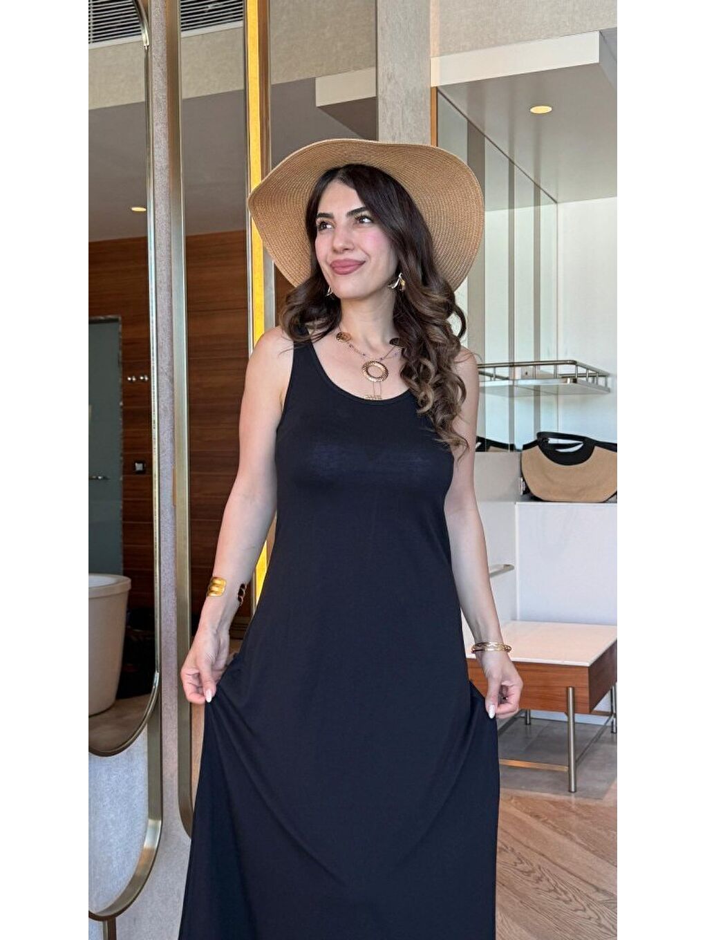 Siyah Kadın Askılı Yuvarlak Yakalı Viskon Elbise-1