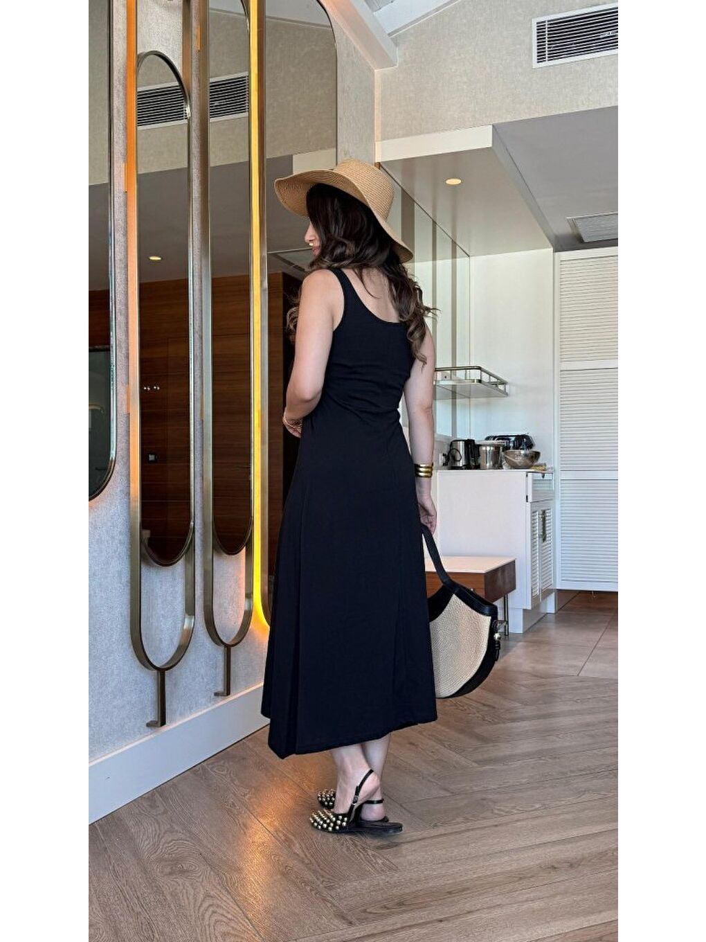 Siyah Kadın Askılı Yuvarlak Yakalı Viskon Elbise-2