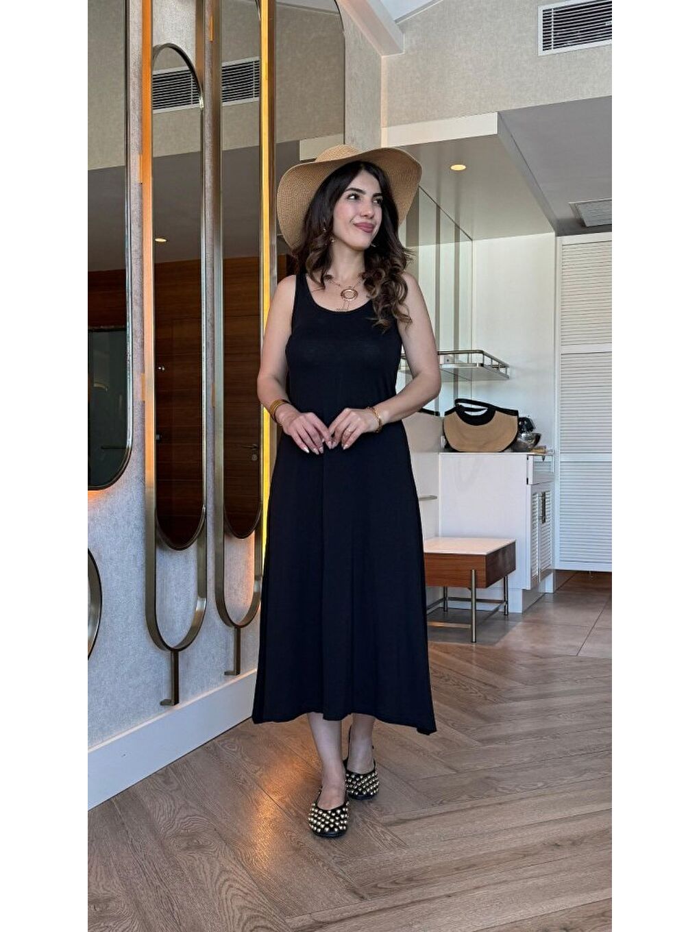 Siyah Kadın Askılı Yuvarlak Yakalı Viskon Elbise-4