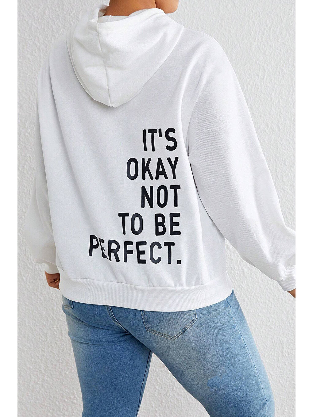 uyguntarz Beyaz Sırt It's Okay Not To Be Perfect Baskılı Sweatshirt - 1