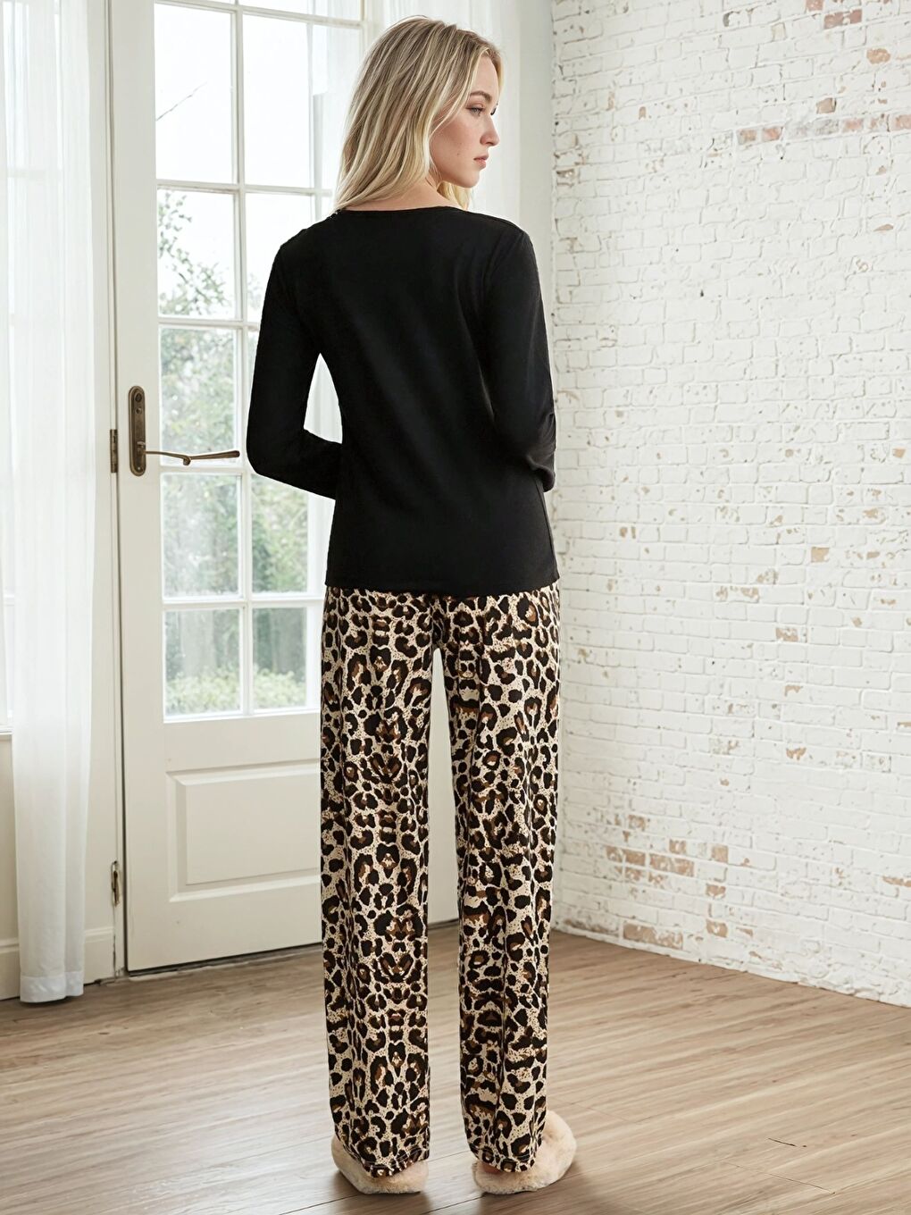 Siyah Leopar Desenli Kalp Baskılı Kadın Pijama Takımı-1