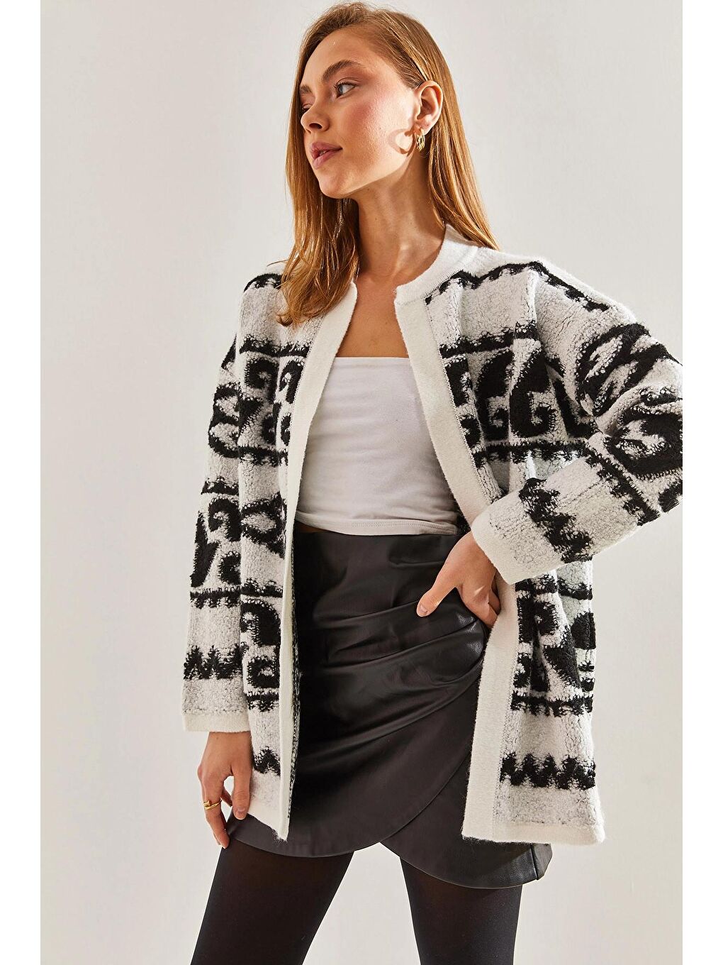 Beyaz Kadın Desenli Triko Hırka-1