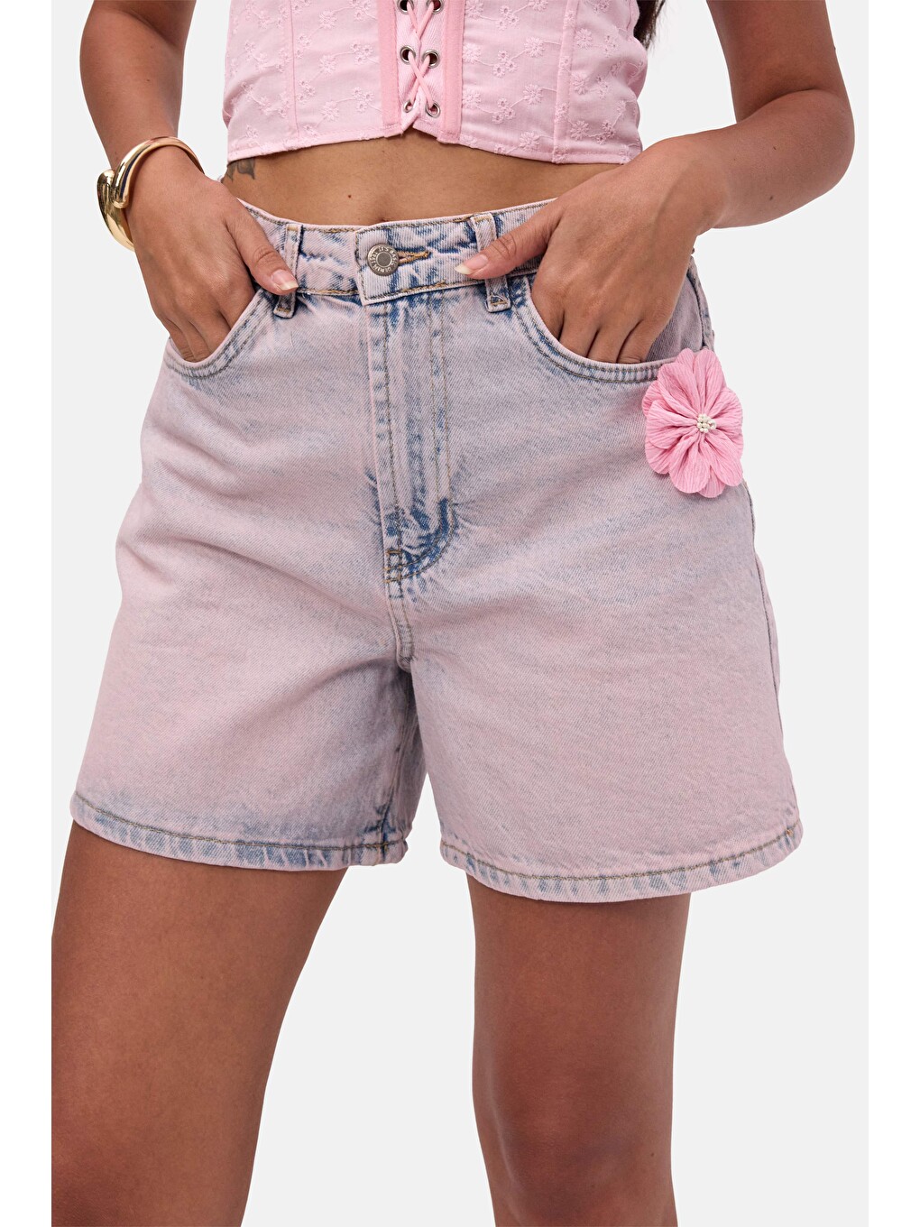 Kadın Jean Pembe 4s6-89 Mom Relax Gül ve Nakış Detaylı Özel Tasarım Denim Şort