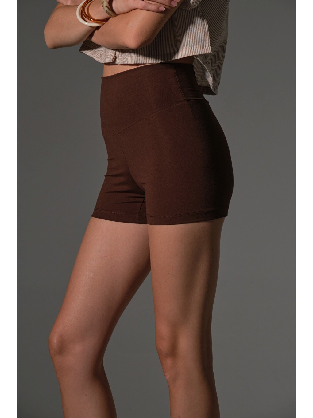 Kahverengi yüksek bel toparlayıcı esnek kumaş, kadın spor taytı 10 cm comfortlux high rise hot pants-2