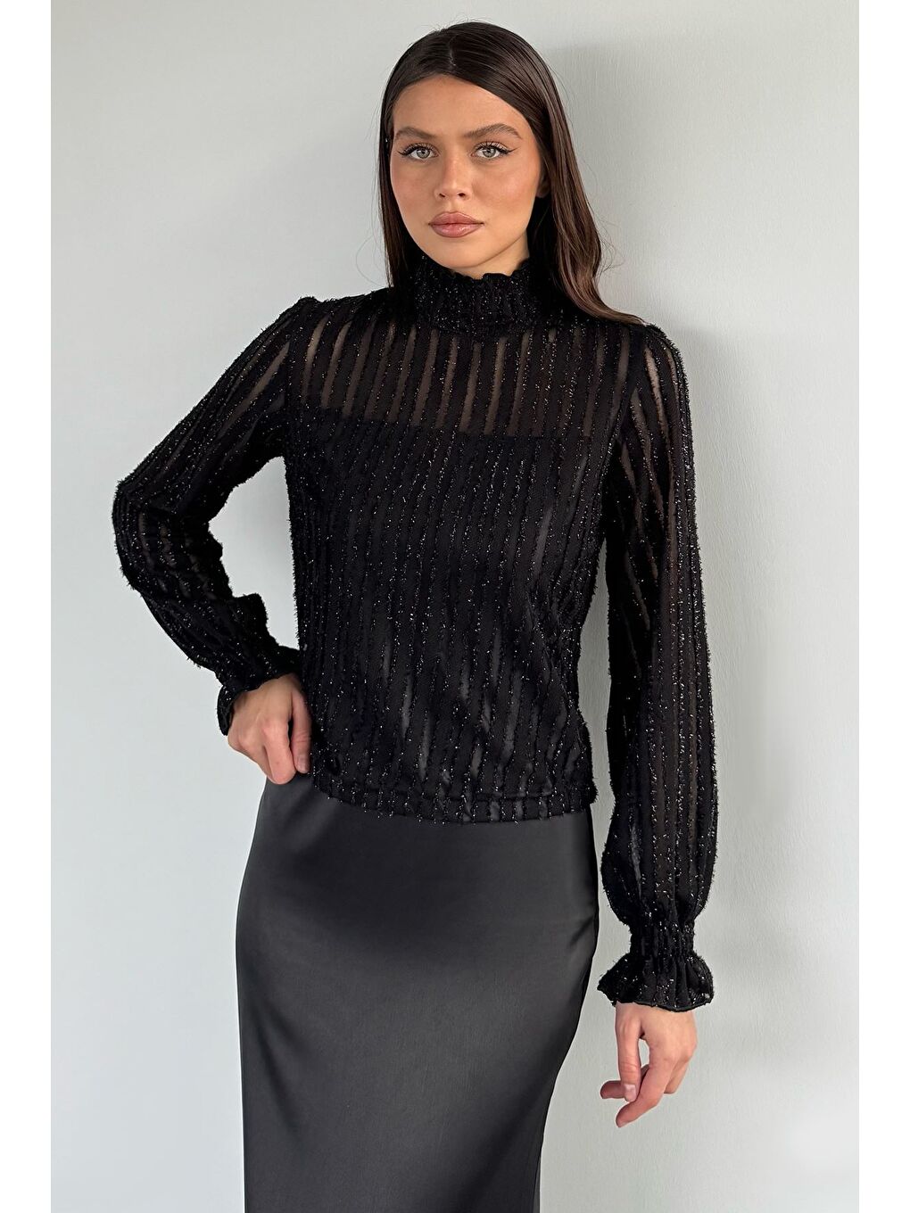 Siyah Kadın Dik Yaka Işıltılı Bluz-1