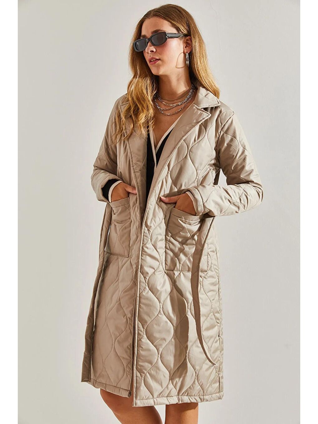 Bej Kadın Çift Cepli Kuşaklı Kapitone Mont-1