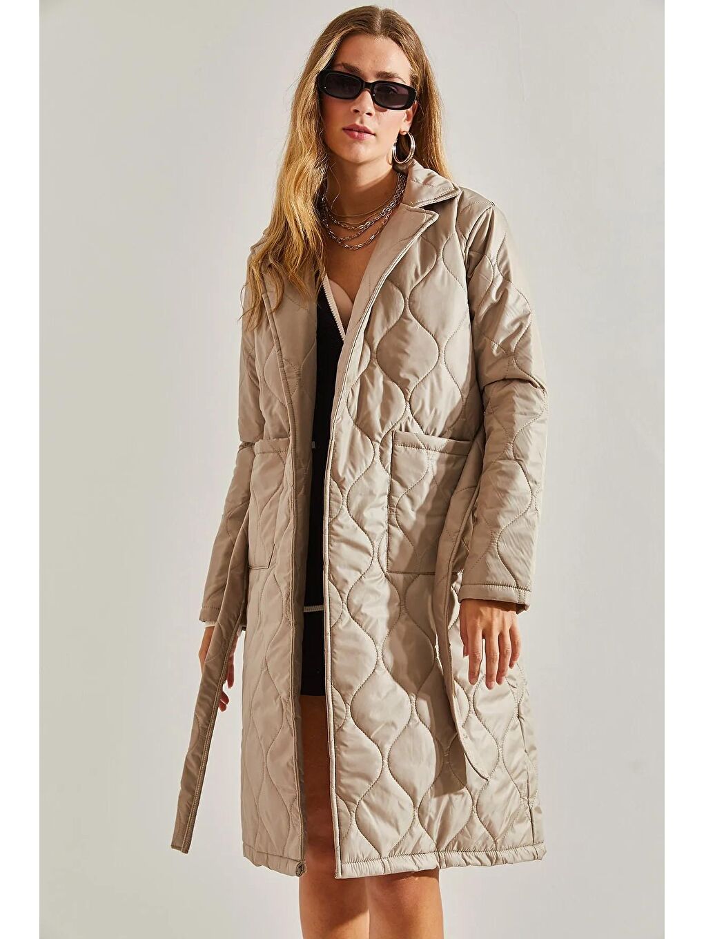 Bej Kadın Çift Cepli Kuşaklı Kapitone Mont-2