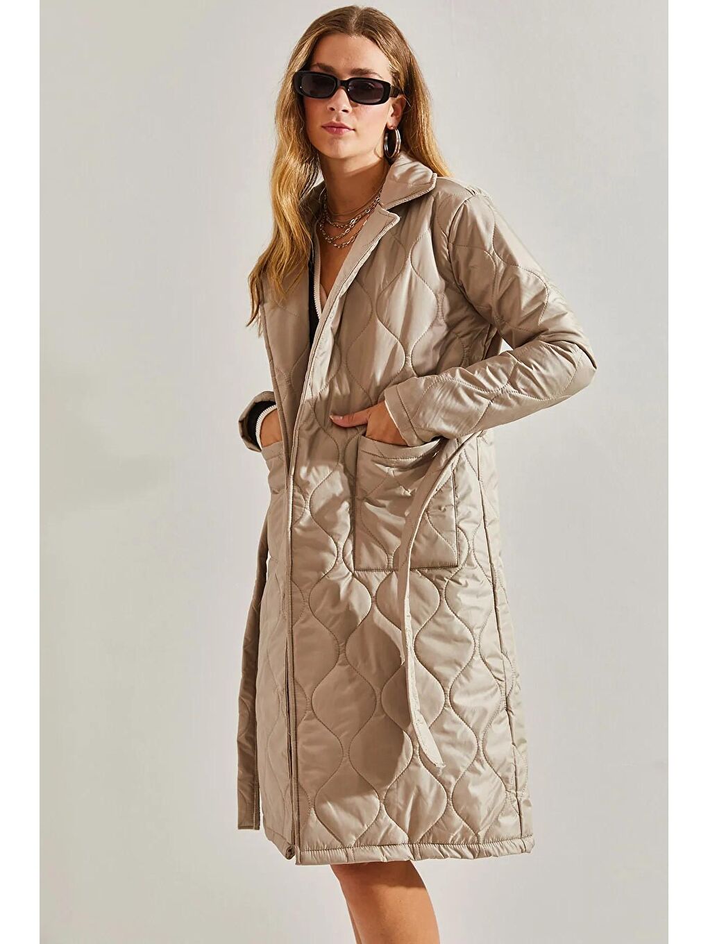 Bej Kadın Çift Cepli Kuşaklı Kapitone Mont-3