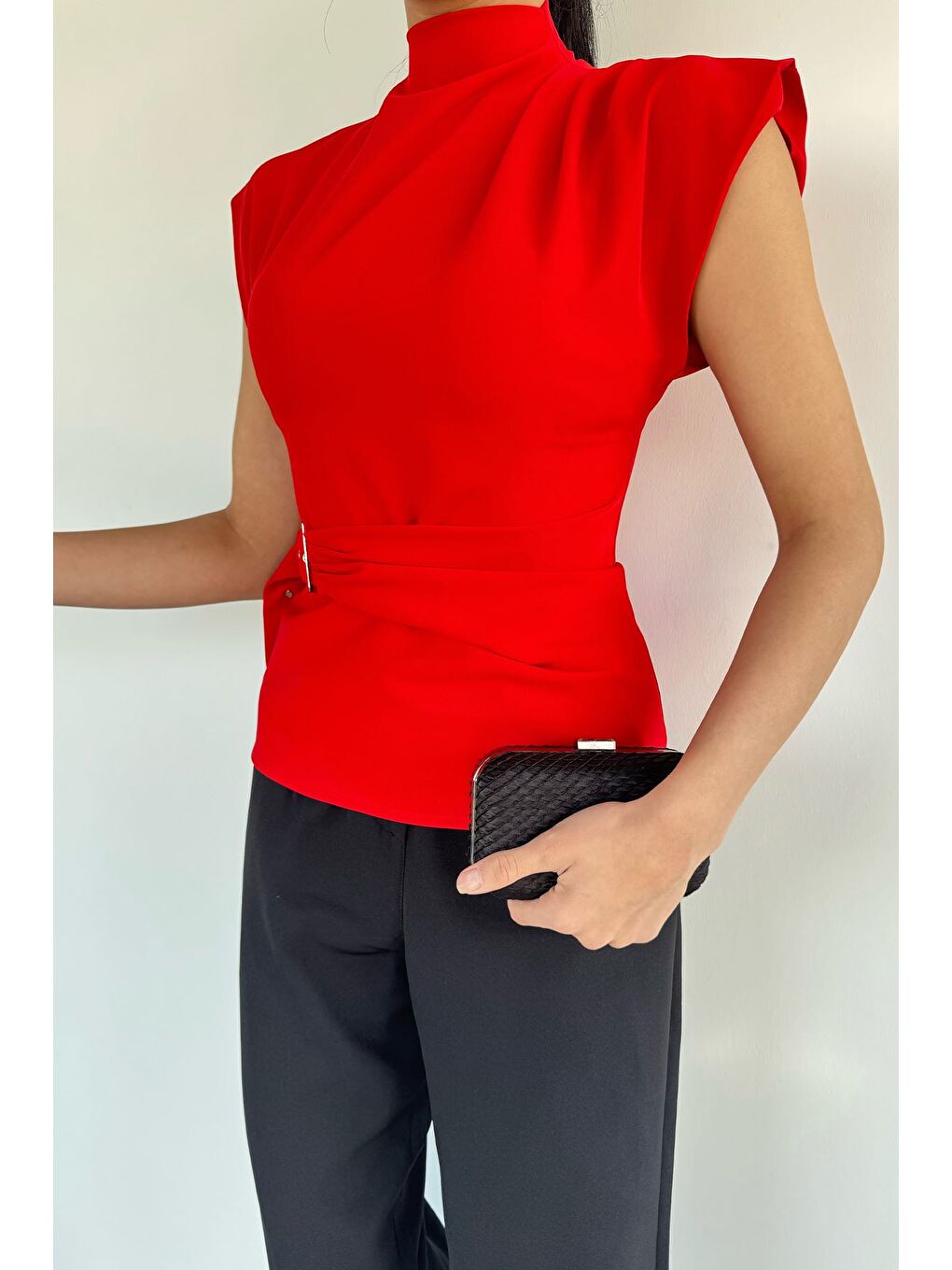 Kırmızı Kadın Dik Yaka Bel Ve Omuz Drapeli Kemer Detaylı Bluz-2