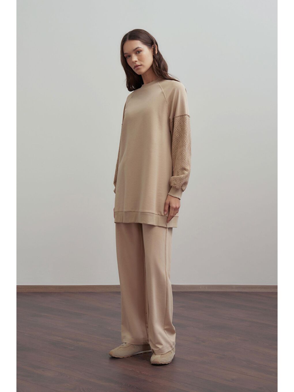 Bej-Pamuklu Dantel Garnili Eşofman Takımı-1