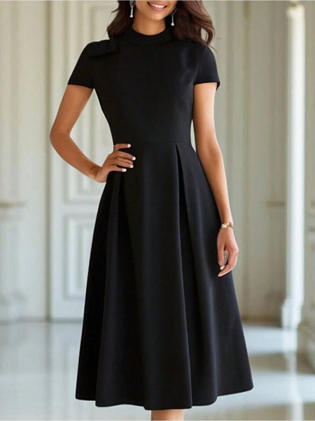 Siyah Kadın Kısa Kollu Yarı Balıkçı Yaka Pileli Janjan Krep Midi Elbise-2
