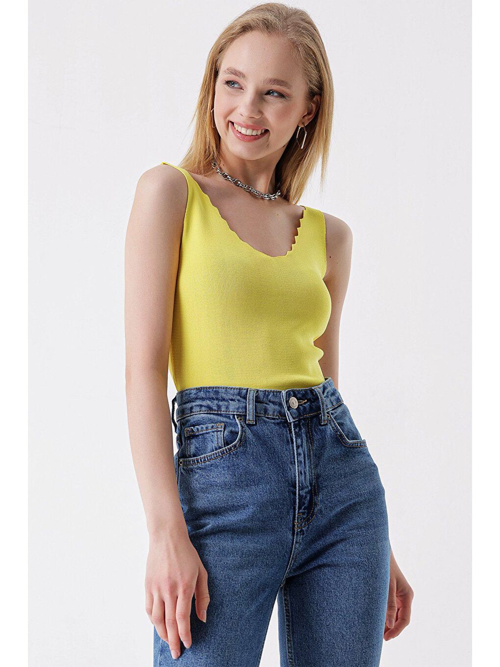 Sarı Merdiven Yaka İnce Askılı BLUZ-3