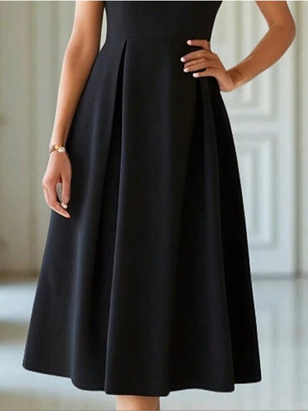 Siyah Kadın Kısa Kollu Yarı Balıkçı Yaka Pileli Janjan Krep Midi Elbise-3