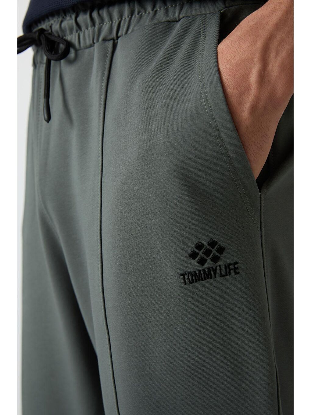 TOMMYLIFE Haki Pamuklu Yumuşak Dokulu Comfort Fit Nakışlı Erkek Jogger - 82123 - 1