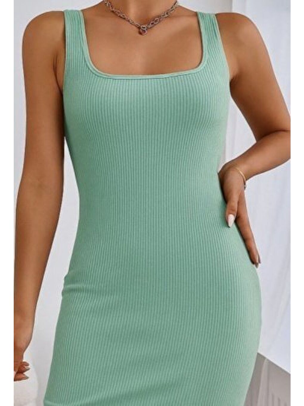 Yeşil Kadın Askılı Kare Yaka Yandan Yırtmaçlı Midi Kaşkorse Elbise-1