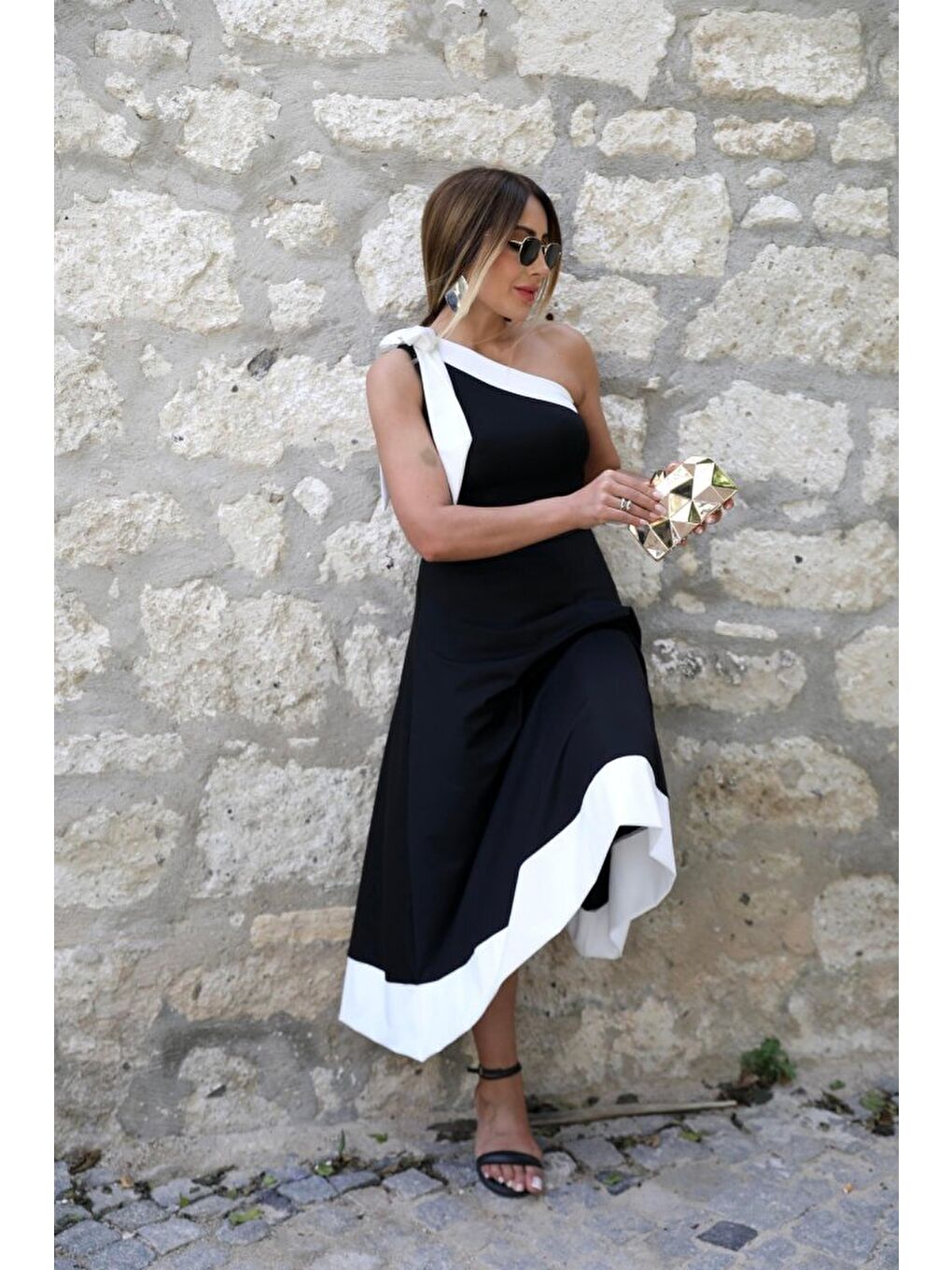 Siyah Kadın Tek Omuzu Açık Omuzlardan Kurdela Detaylı çift Renkli Ithal Krep Elbise-1