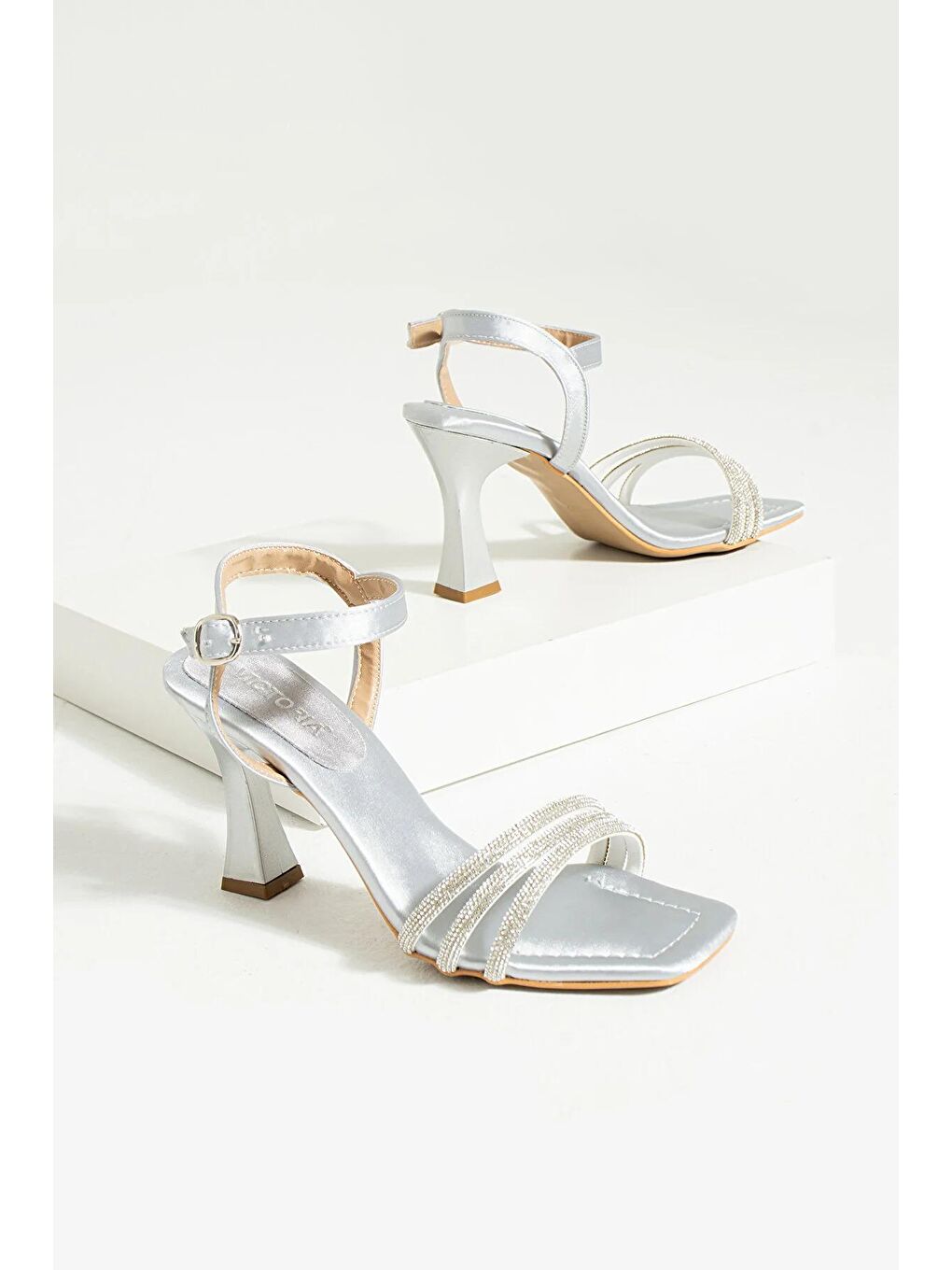 Gri Özel Seri Taşlı 3 Bant Tokalı Kadeh Topuk Kadın Abiye Ayakkabı 012-390-23Saten