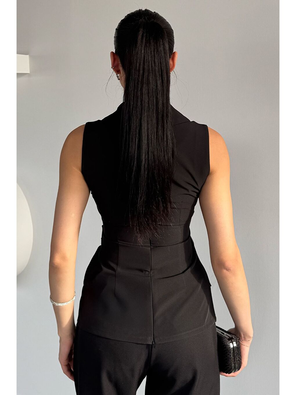 Siyah Kadın Kruvaze Yaka Drape Detaylı Asimetrik Bluz-3