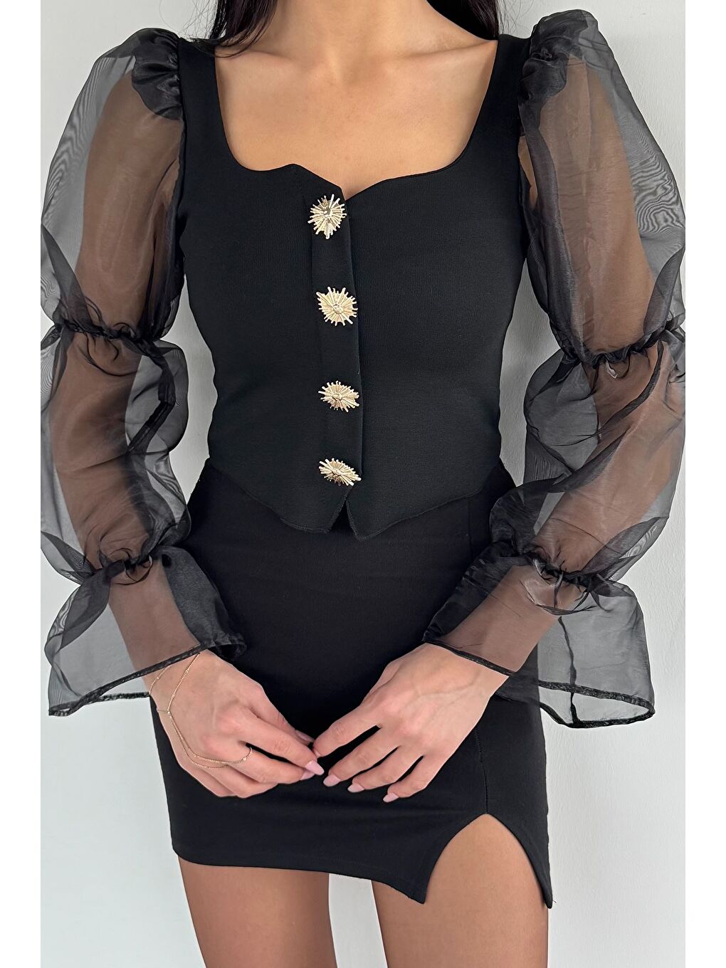 Siyah Kadın Kollar Tüllü Gold Toka Detaylı Kare Yaka Bluz